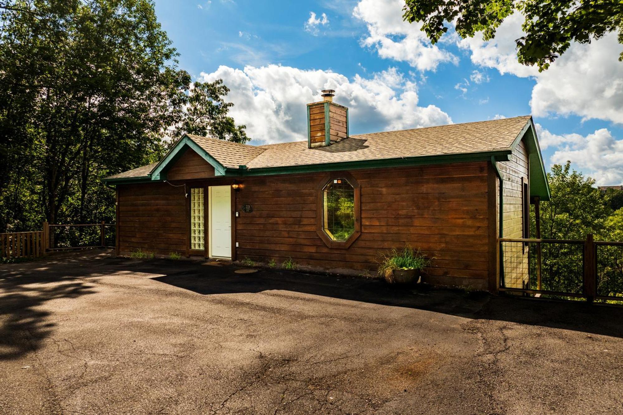 Elevista - Quaint&Private-Views-Hottub-Pooltable-Bears-3 Clubhouse Pools Villa Gatlinburg Exterior photo