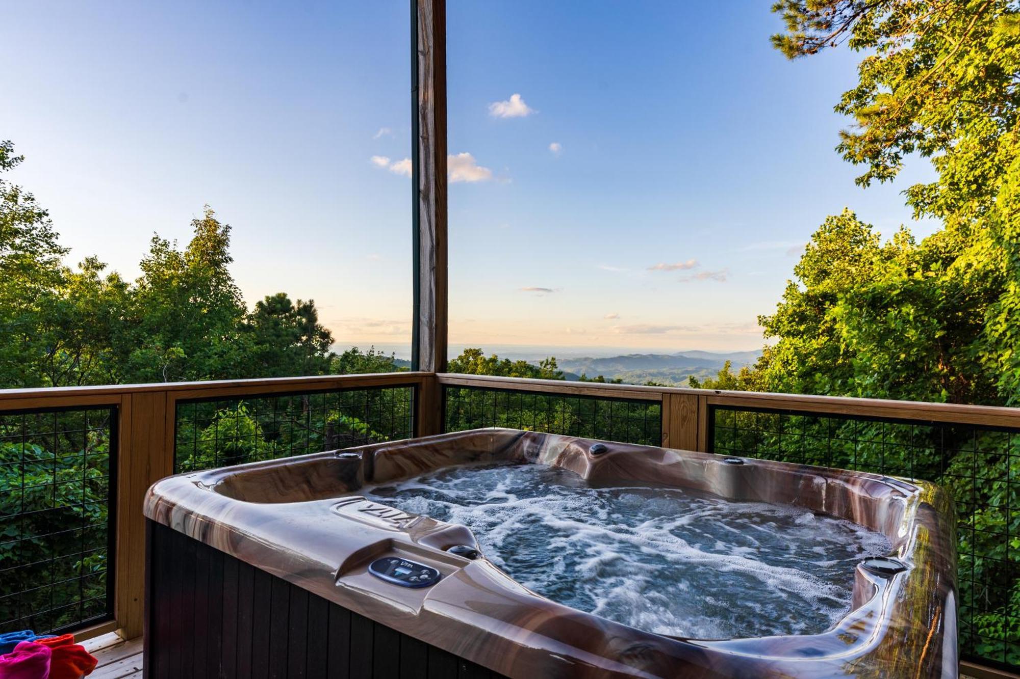 Elevista - Quaint&Private-Views-Hottub-Pooltable-Bears-3 Clubhouse Pools Villa Gatlinburg Exterior photo