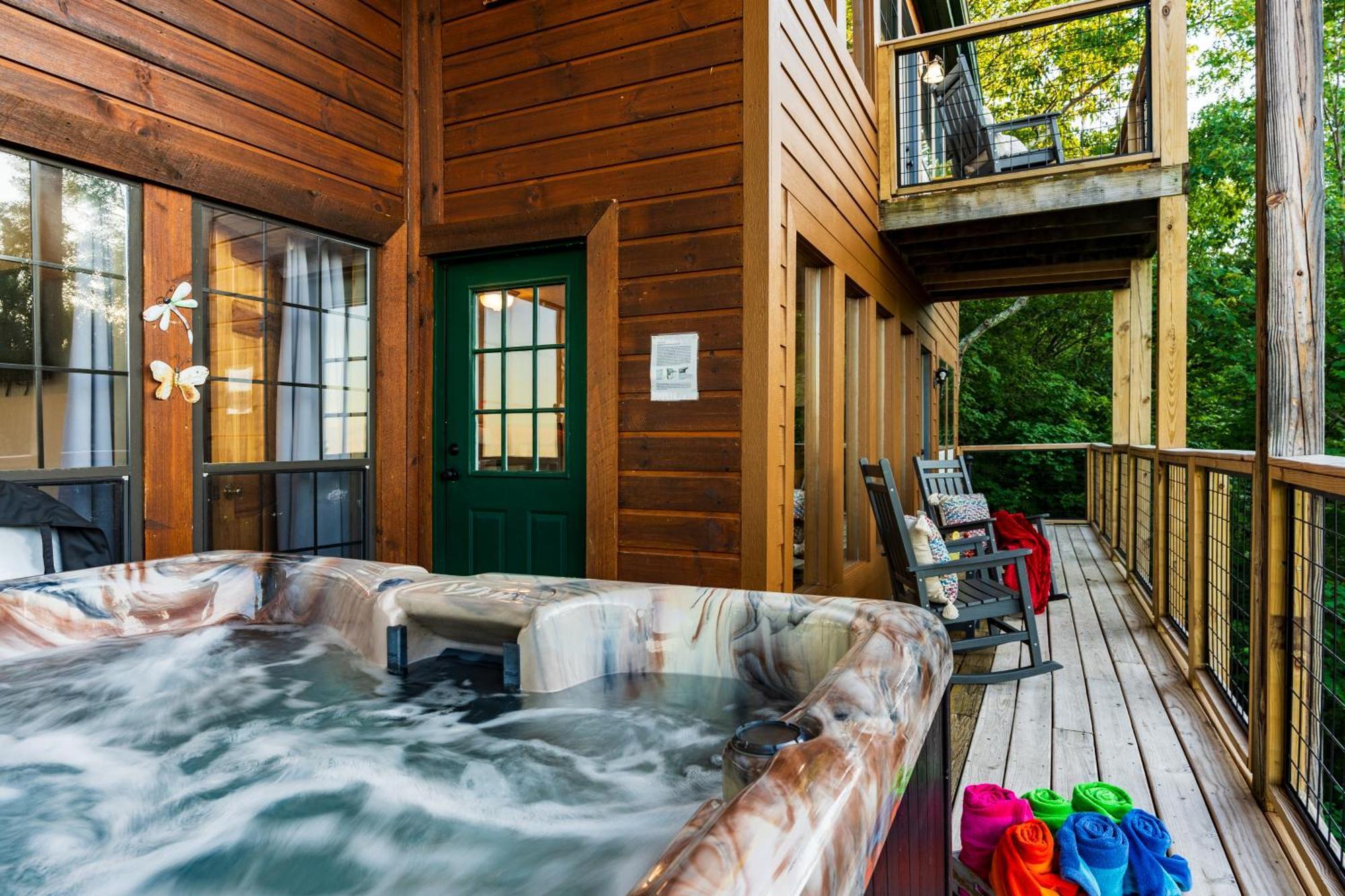 Elevista - Quaint&Private-Views-Hottub-Pooltable-Bears-3 Clubhouse Pools Villa Gatlinburg Exterior photo