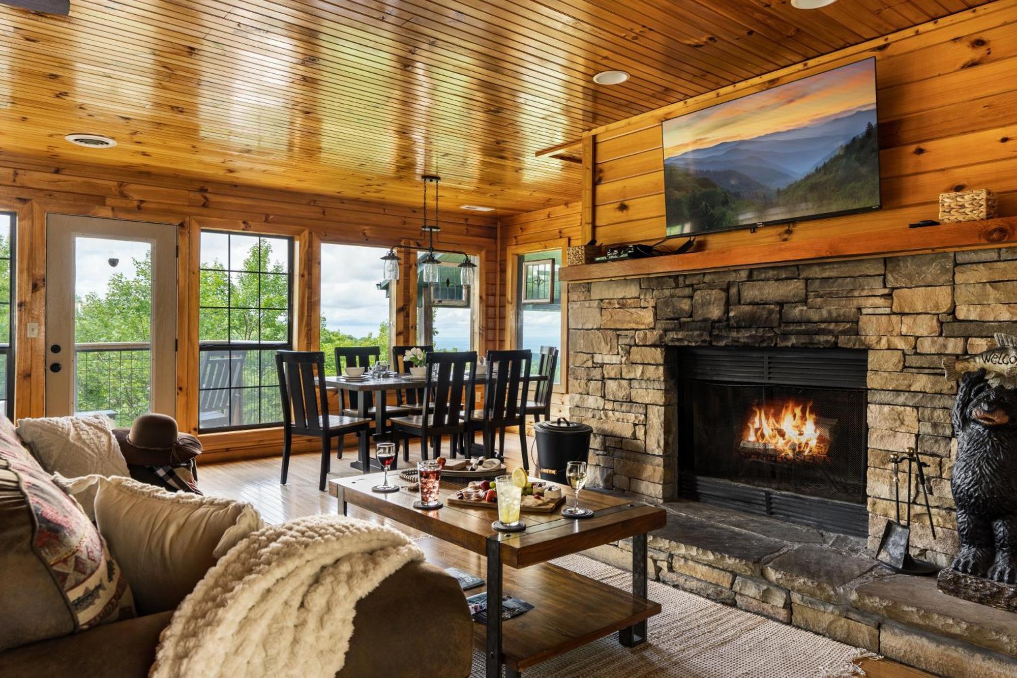 Elevista - Quaint&Private-Views-Hottub-Pooltable-Bears-3 Clubhouse Pools Villa Gatlinburg Exterior photo
