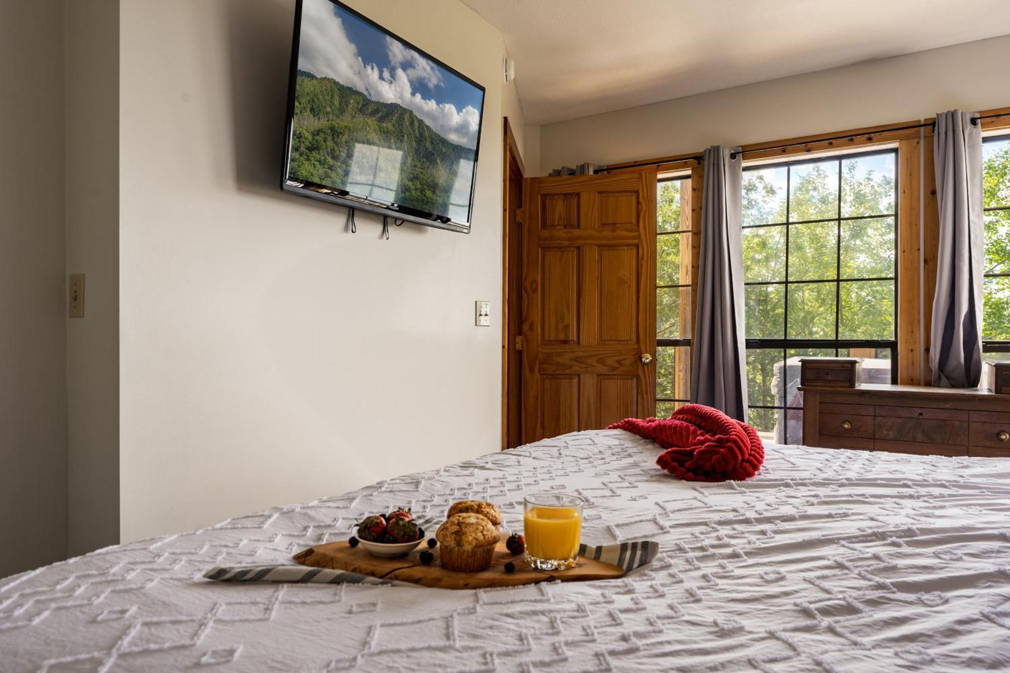 Elevista - Quaint&Private-Views-Hottub-Pooltable-Bears-3 Clubhouse Pools Villa Gatlinburg Exterior photo